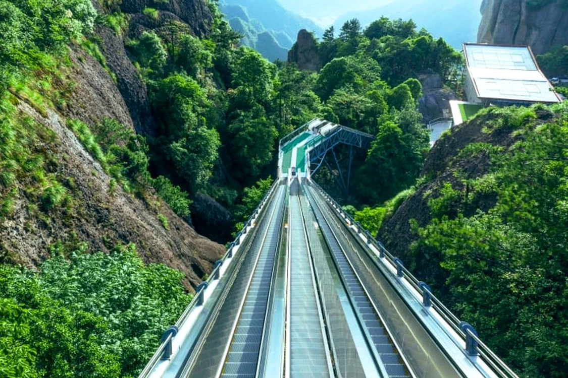Au fost instalate de la poalele muntelui până în vârf (Foto: Captură video)
