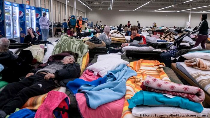 O tabără de urgență pentru refugiații din Ucraina în gara din orașul polonez Przemysl (martie 2022)