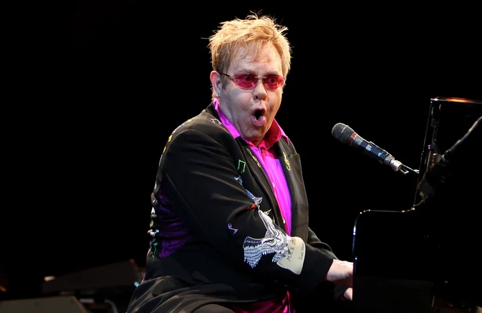 Elton John va concerta la Bucureşti, pe 5 iunie, în Piata Constitutiei