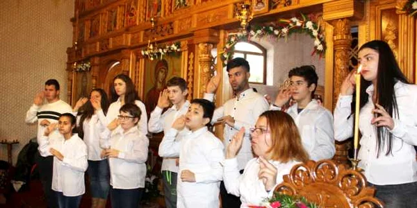 Concert de colinde în limbaj mimico-gestual FOTO Costiuc Petrică