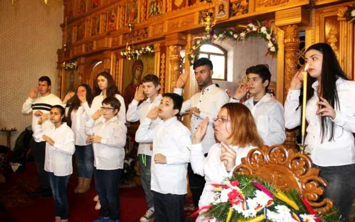 Concert de colinde în limbaj mimico-gestual FOTO Costiuc Petrică