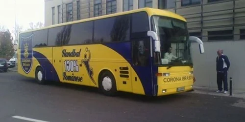 Autocarul handbalistelor a fost oprit de mai multe ori. FOTOfacebook