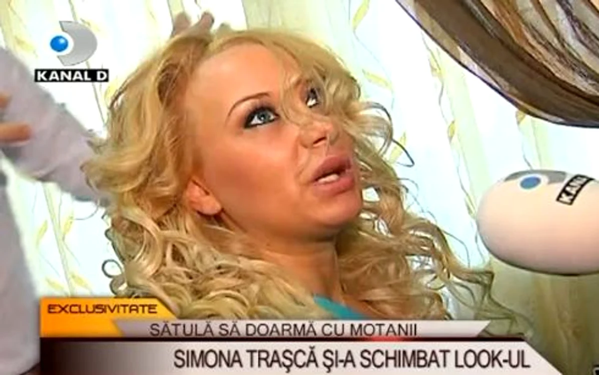 Cu stilistul care a aranjat-o, Simona colaborează de circa doi ani
