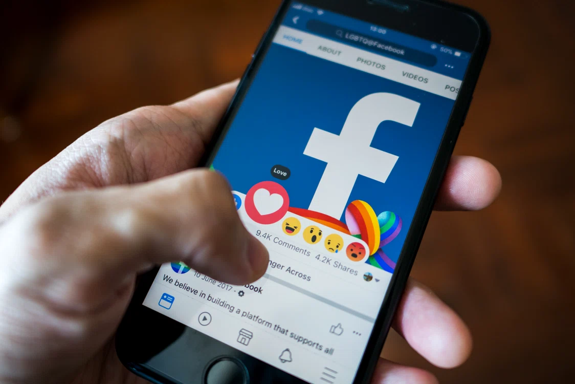 
    Șoferul de TIR a fost sedus pe Facebookfoto: Shutterstock  