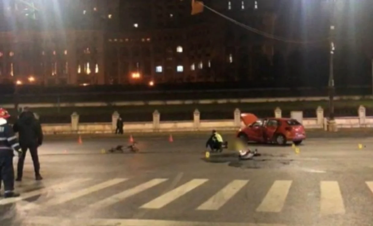 Motocicleta polițistului a fost lovită în plin de un autoturism