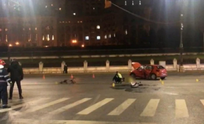 Motocicleta polițistului a fost lovită în plin de un autoturism