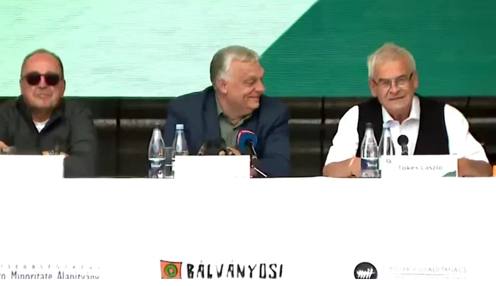 László Tőkés și Viktor Orban la Universitatea de Vară de la Băile Tușnad. FOTO: Captură Video 