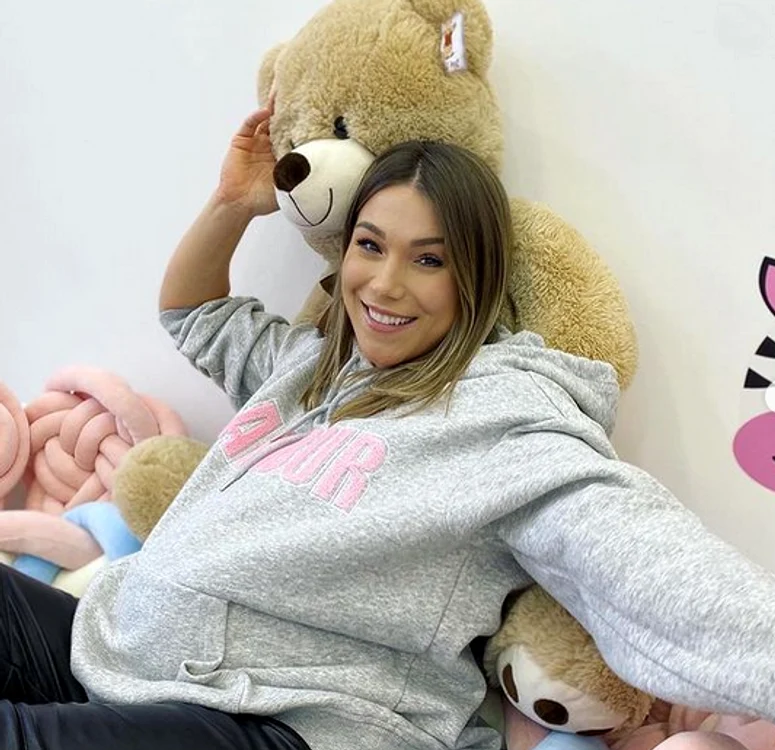 Monica Roșu a născut o fetițăfoto: Instagram