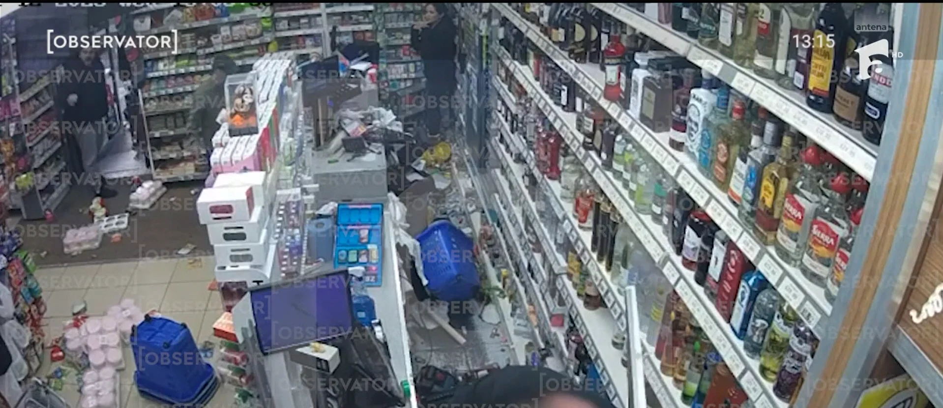 Magazin vandalizat în Londra de un grup de români, în mai puțin de 30 de secunde. Motivul violenței