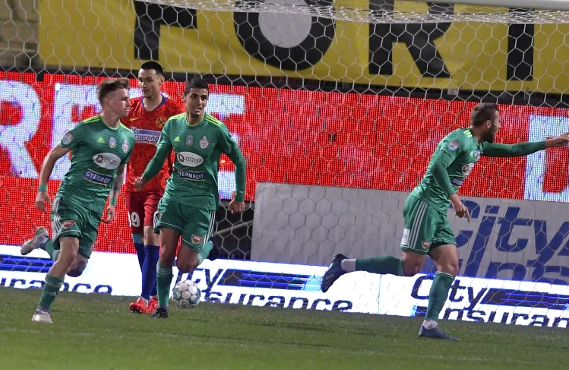 
    Bucuria jucătorilor de la Sepsi după marcarea primului gol în poarta FCSBFOTO: Sportpictures.eu  