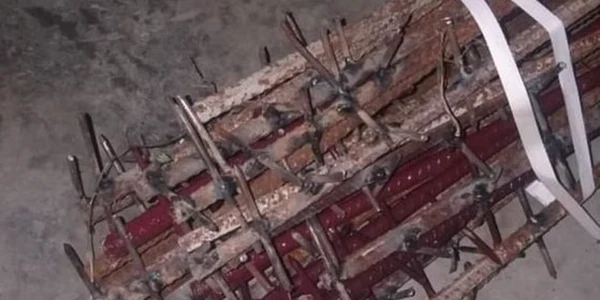 Răngi înfăşurate cu sârmî ghimpată folosite de soladaţii chinezi FOTO Twitter