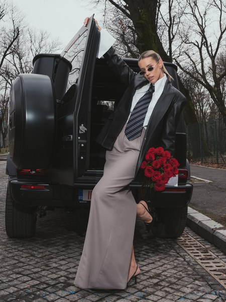Dani Oțil, gest spectaculos de Valentine’s Day. Cadoul de lux, în valoare de peste 253.000 de euro, pe care i l-a făcut soției sale, Gabriela Prisăcariu