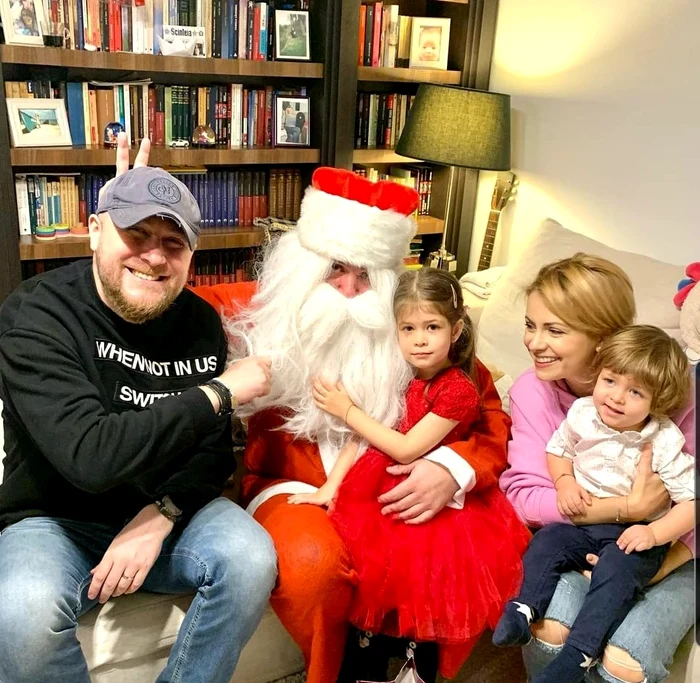 Simona Gherghe l-a adus pe Moșul acasă, pentru cei doi copii ai săi