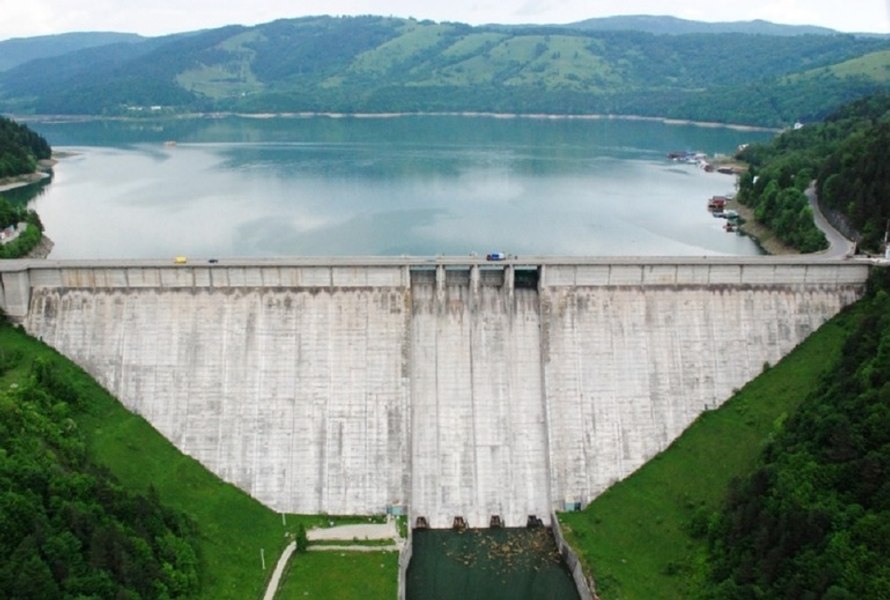 CEO-ul Hidroelectrica anunță proiecte fotovoltaice. Primul sistem flotant de panouri fotovoltaice și centrale pe râul Olt