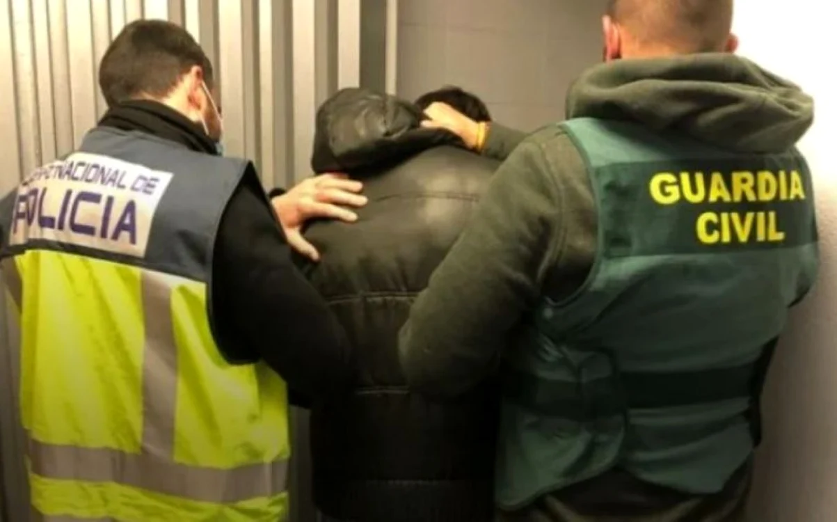 Românul a fost arestat pentru că purta aceleași haine cu spărgătorul