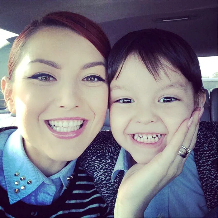 Elena și fiul său seamănă ca două picături de apă