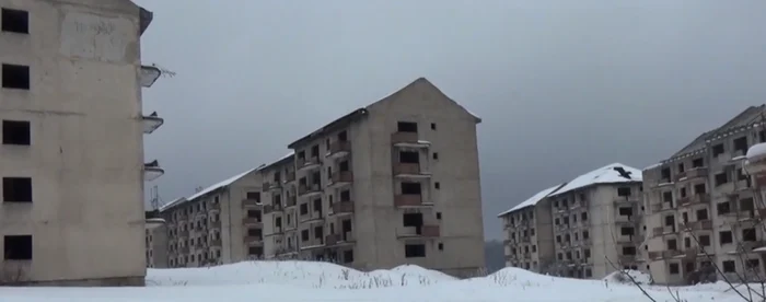 Blocurile, care au în total 166 de apartamente, au fost cumpărate acum patru ani de un om de afaceri din Bucureşti cu 20.000 de euro unul.Foto: captură video observatornews.ro