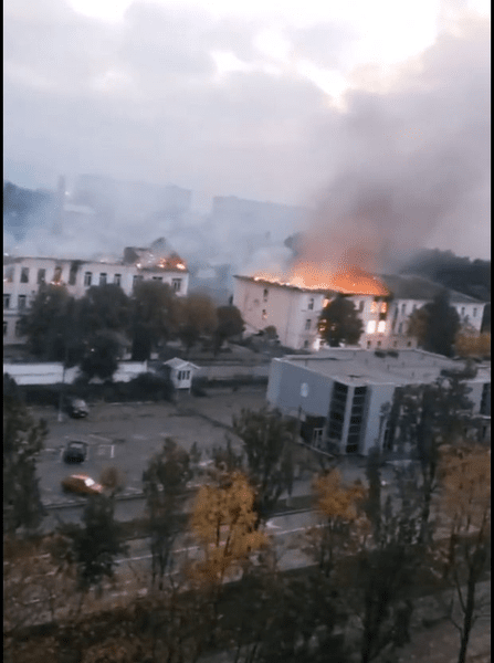 Atacuri ruse cu drone-kamikaze iraniene în regiunea Kiev, soldate cu un rănit şi distrugeri de infrastructură VIDEO
