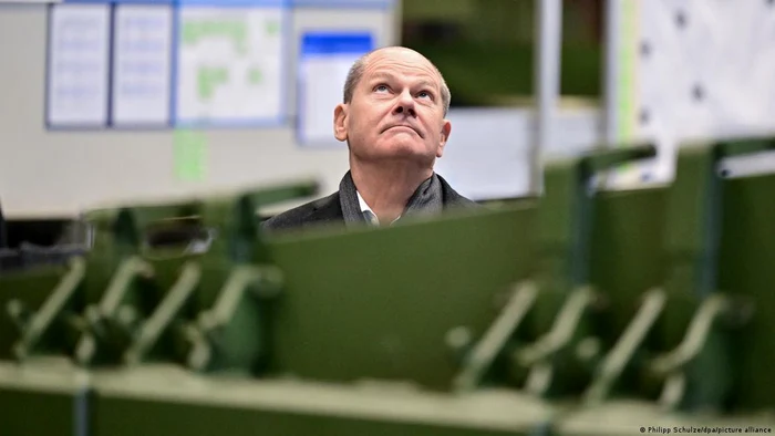 Olaf Scholz a vizitat noua fabrică de armament Rheinmetall în care se va produce muniţie