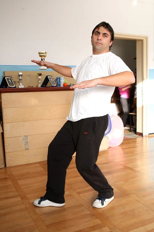 Cristian Paţachia se mândreşte cu trofeele obţinute