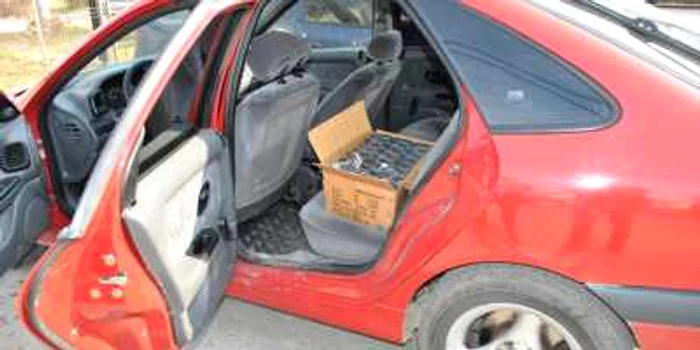 Patardele au fost găsite în maşina comerciantului de ocazie /Foto Adevărul