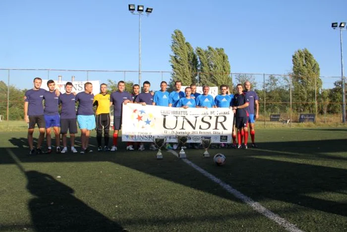 Echipele de start din meciul demonstrativ disputat in deschiderea Campionatului Naţional al UNSR