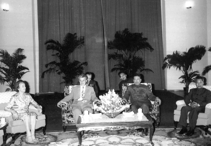Nicolae Ceaușescu în vizită la Pol Pot FOTO wikipedia