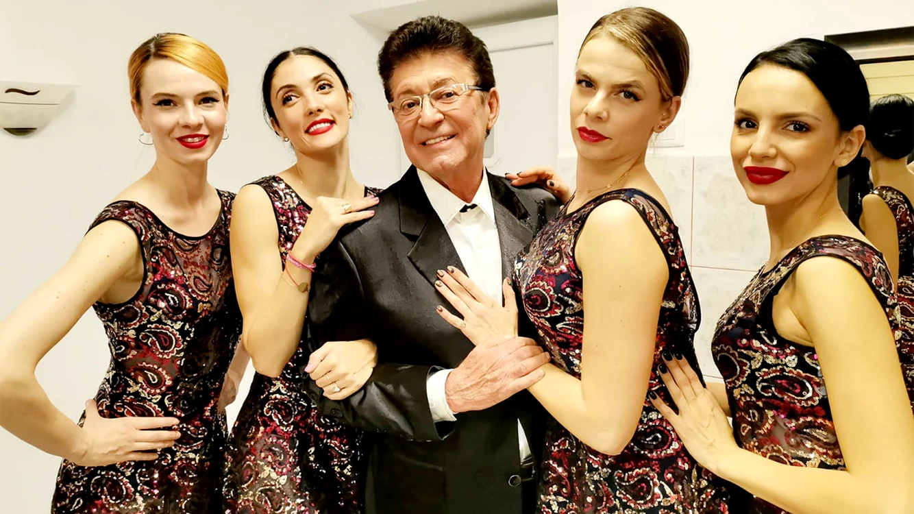 Şi la 69 de ani,Gabriel Dorobanţu este înconjurat tot de fete frumoase
