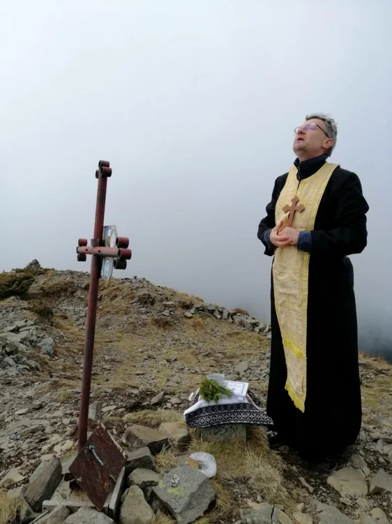 Preotul Crin-Triandafil Theodorescu din Mangalia - paroh Biserica Luşca Năsăud Bistriţa-Năsăud Sursa Facebook CTT