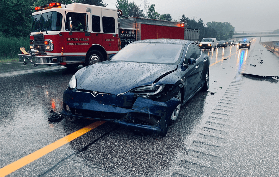 Topul mărcilor auto după daunele istorice. Mașinile Tesla au cea mai mare probabilitate să fie avariate