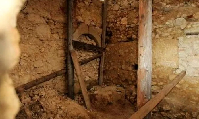 A fost descoperită „inima“ Cetăţii Râşnov jpeg