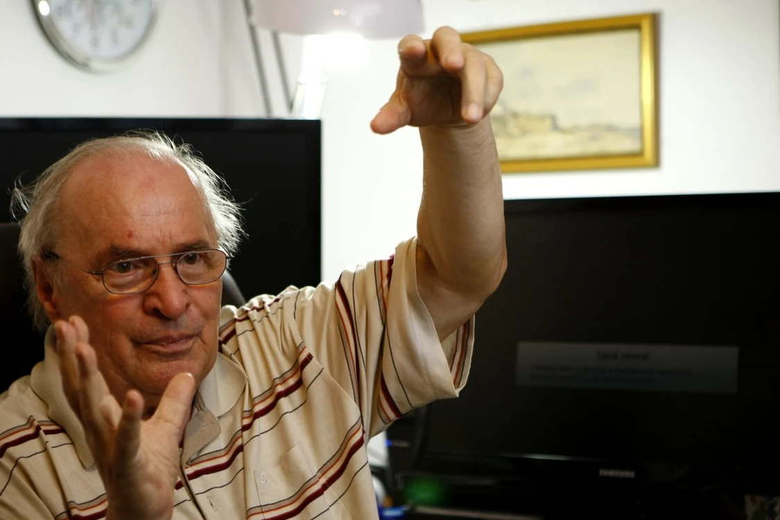 Academicianul Augustin Buzura a experimentat mai multe
meserii înainte de a deveni scriitor  FOTO: Eduard Enea