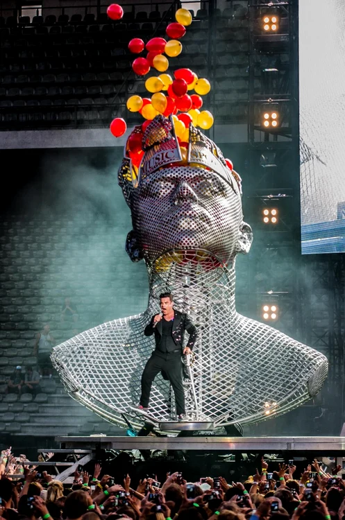 robbie williams in concert 000 par7630584 jpeg