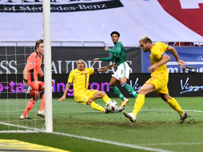 
    Pușcaș a marcat primul gol din mandatul lui Rădoi la națională FOTO: Sportpictures.eu  