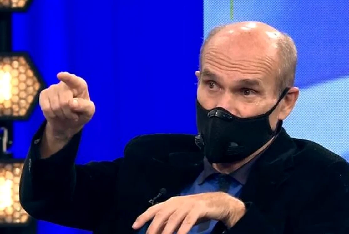 CTP: În întreaga făcătură, nu apare Popescu, doar Cristian Tudor, probabil ca să se poată pretinde în instanţă că nu era vorba de mine – adică ăla din poze e altul! Foto: Arhivă