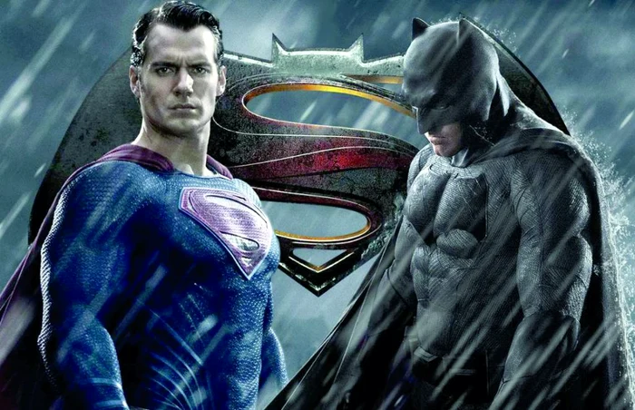 Superman (Henry Cavill) şi Batman (Ben
Affleck) o pun de-o „ligă a dreptăţii“