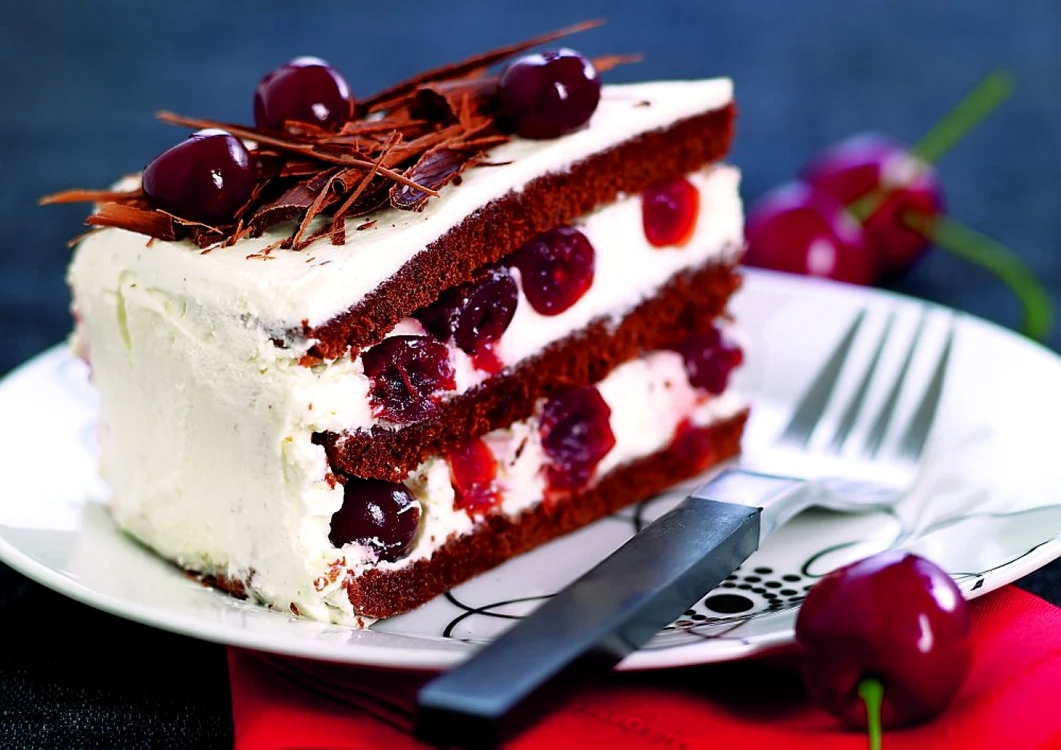 Ţinut la rece, acest tort este un deliciu răcoros pentru o zi caniculară!
