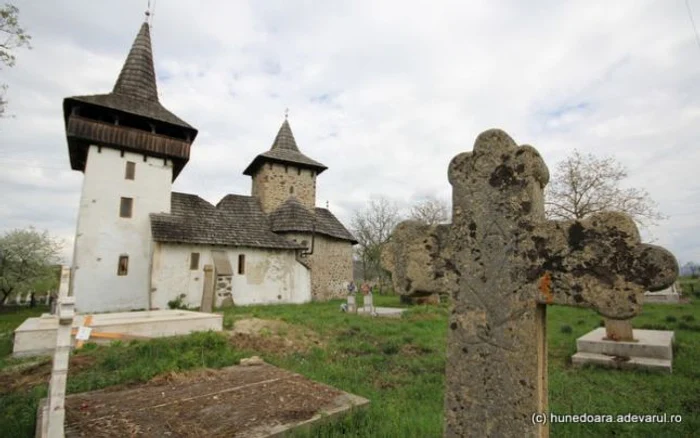 Biserica medievală Gurasada. FOTO: Daniel Guţă. ADEVĂRUL.