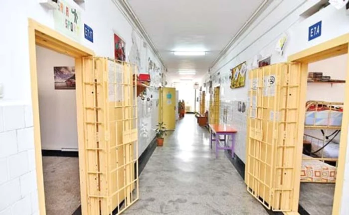 
    Trei deținuți au murit intoxicați cu fum  