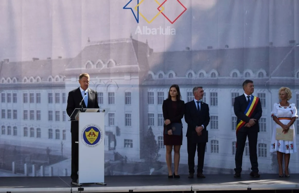 Preşedintele Klaus Iohannis a ajuns la Alba în jurul orei 11. FOTO: Dorin Ţimonea
