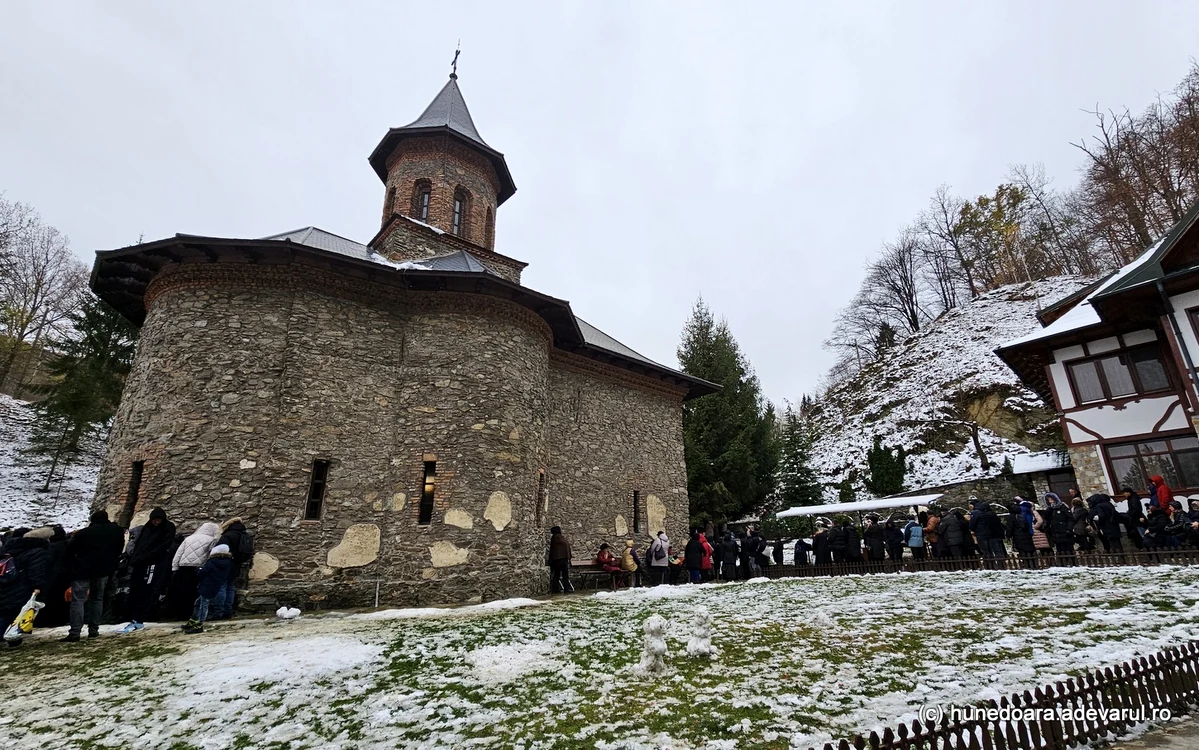  Prislop este unul dintre cele mai importante locuri de pelerinaj din țară / foto: adevarul