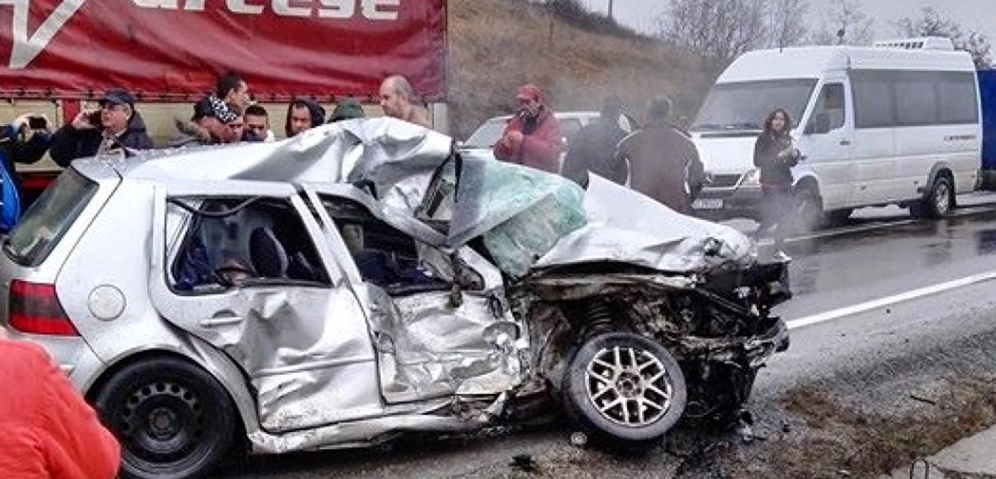 
    Accidentul din Izvorul Crișului s-a soldat cu moartea unui afacerist de 41 de aniFoto: Florin Gewalt/ Info Trafic jud. Cluj  