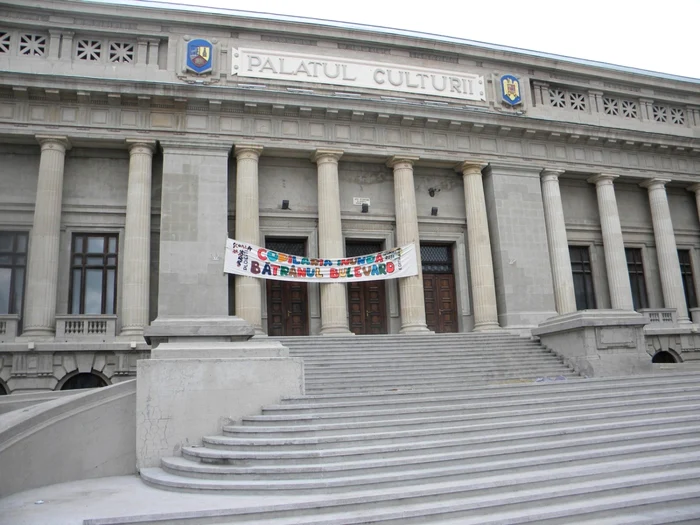 Concertele se vor desfăşura pe esplanada Palatului Culturii. FOTO Adevărul Ploieşti