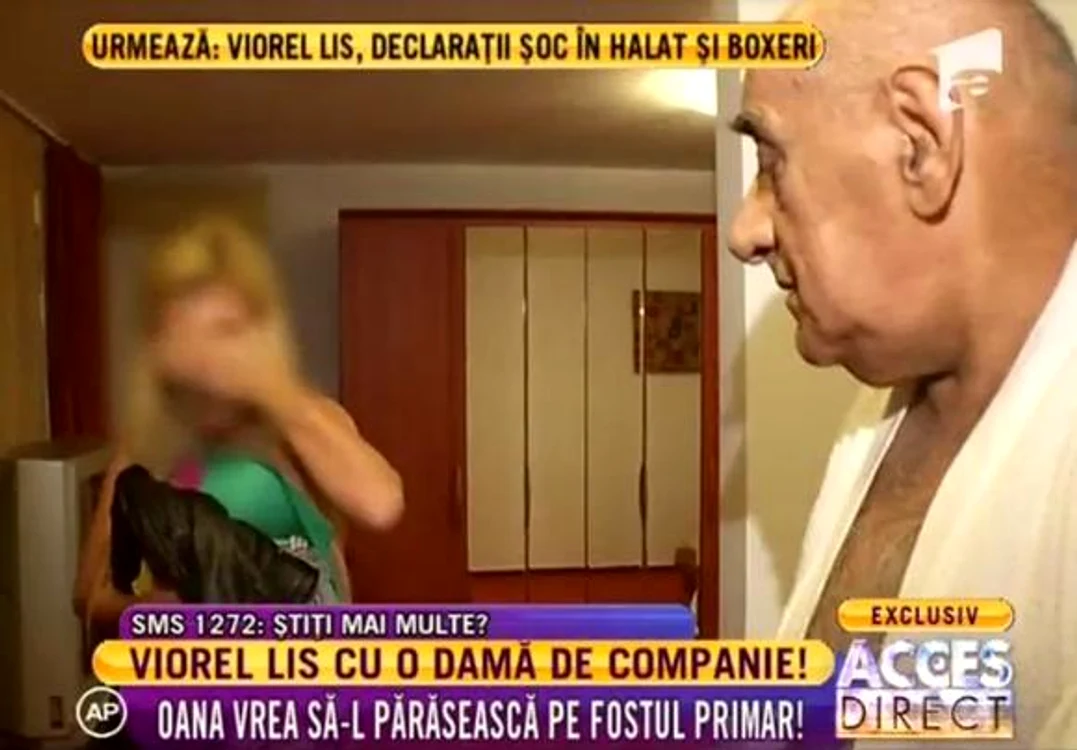 Viorel, fotografiat cu o tânără într-o cameră de hotel