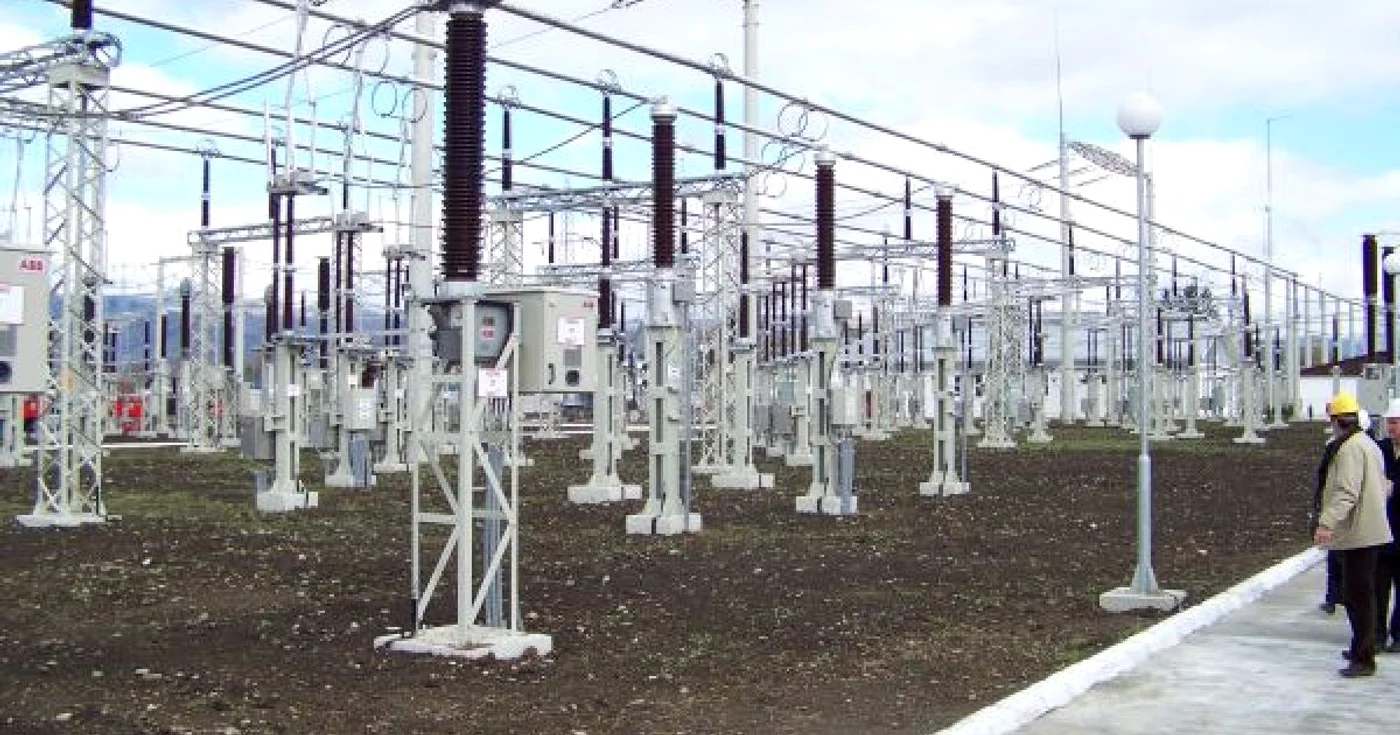 Transelectrica este una dintre cele mai mari societăţi de stat şi se ocupă de transportul electricităţii în sistemul energetic naţional