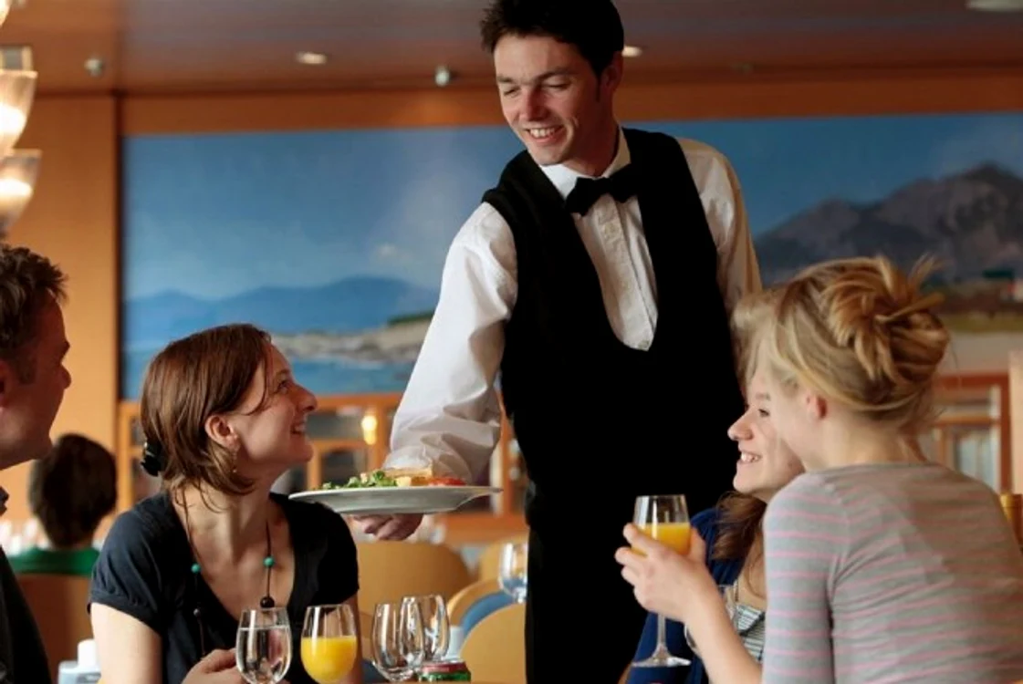 
    Ospătarii și barmanii sunt cel mai bine plătiți  