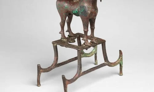 Statuetă reprezentând un ibex, cu o vechime de peste 4.500 de ani, recuperată de Irak cu ajutorul autorităților din SUA (© Ministerul Afacerilor Externe al Republicii Irak)