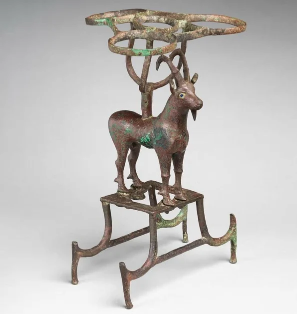 Statuetă reprezentând un ibex, cu o vechime de peste 4.500 de ani, recuperată de Irak cu ajutorul autorităților din SUA (© Ministerul Afacerilor Externe al Republicii Irak)