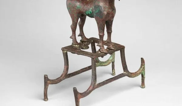 Statuetă reprezentând un ibex, cu o vechime de peste 4.500 de ani, recuperată de Irak cu ajutorul autorităților din SUA (© Ministerul Afacerilor Externe al Republicii Irak)