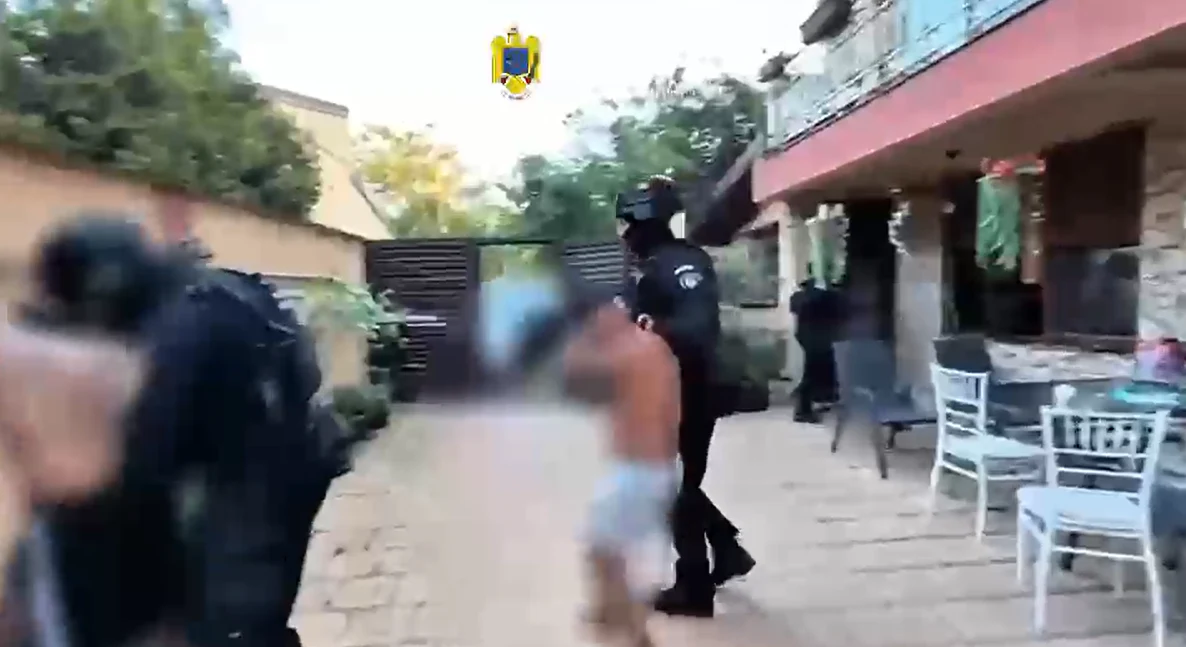 Grupările de interlopi Ștoacă și Toboșarii, lovite de percheziții de amploare. Acuzații de focuri de armă, incendieri și atacuri cu cocktailuri Molotov